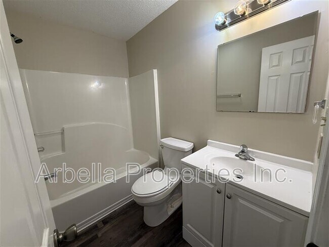 Building Photo - 1909 Cherokee Rd