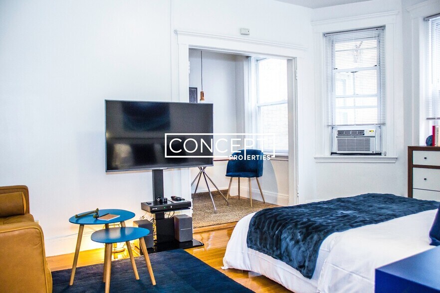 Building Photo - 121 Park Dr