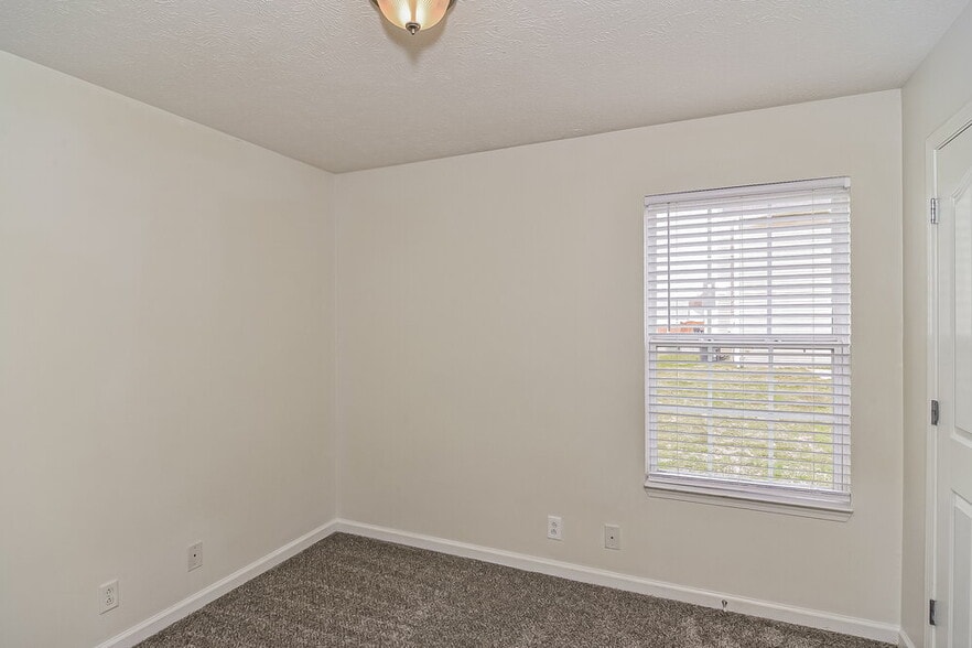 Building Photo - 3128 Sherborne Ct