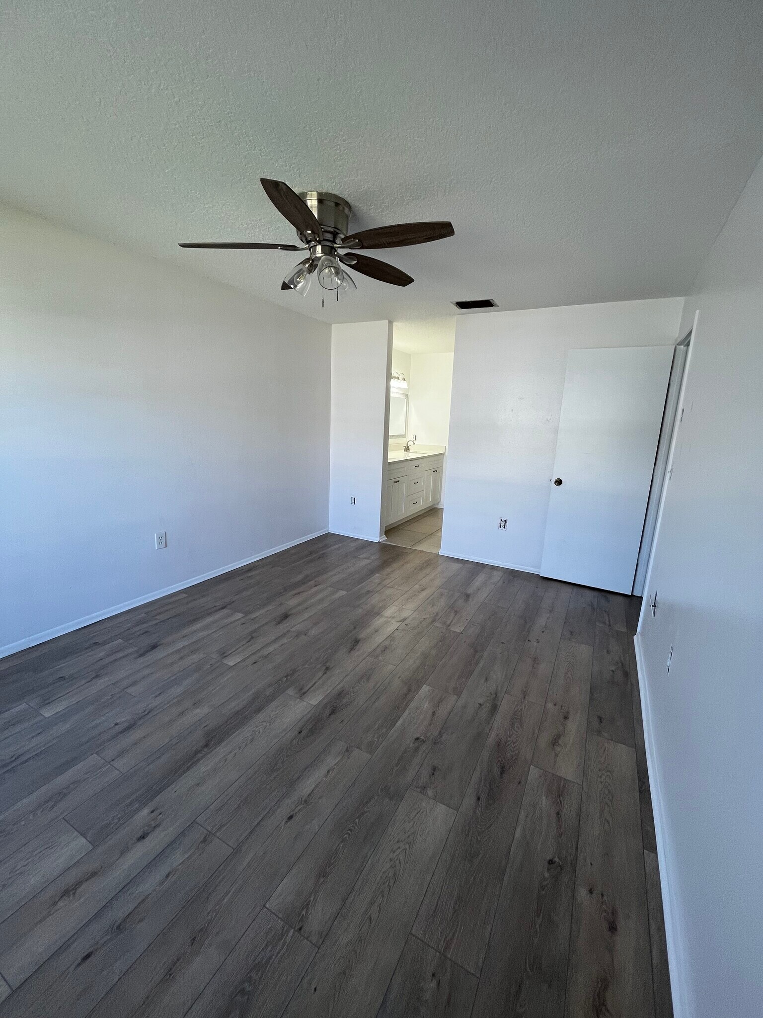Building Photo - 2846 Bradley Ct