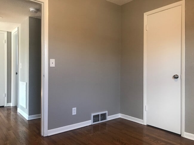 Building Photo - 1244 Pershing Dr