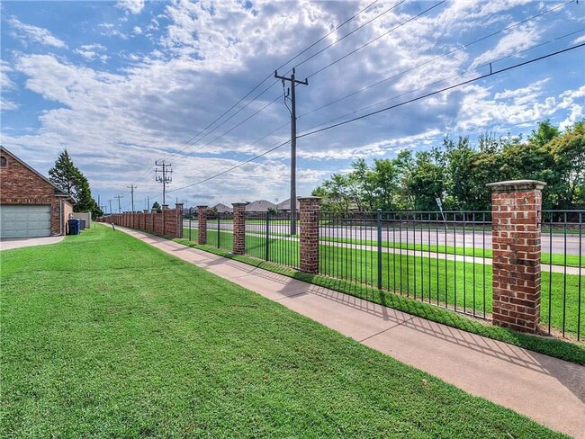 Building Photo - Gorgeous 3 bed, 2 bath home in NW OKC/Edmo...