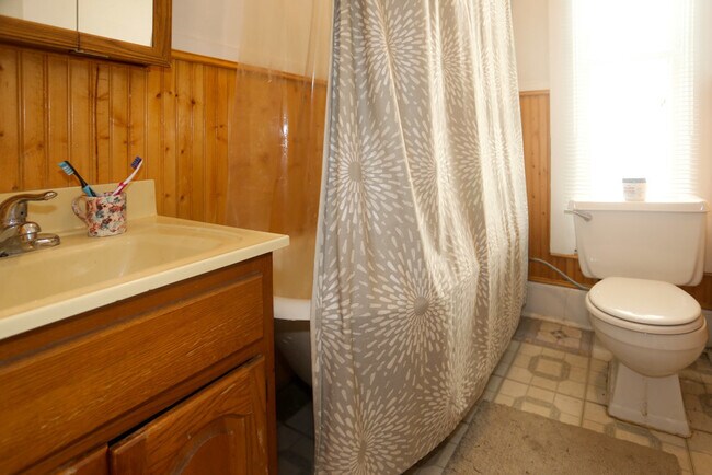 Building Photo - 430 S Racine Ave