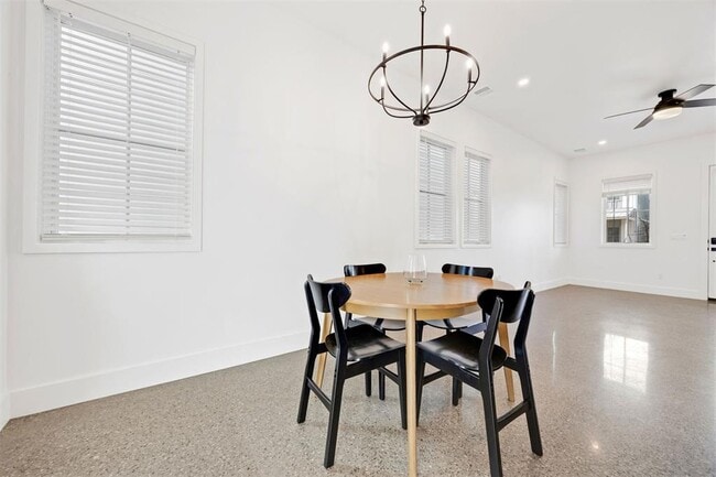 Building Photo - 966 Hangar Dr