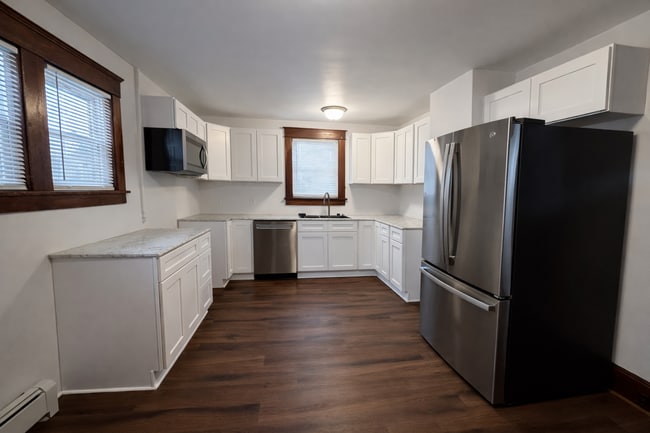 Building Photo - Large 4 bedroom home across from Franklyn Field.