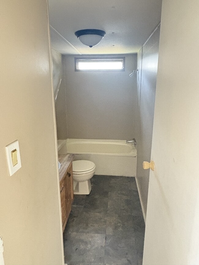 Building Photo - 2114 Cliffwood Rd