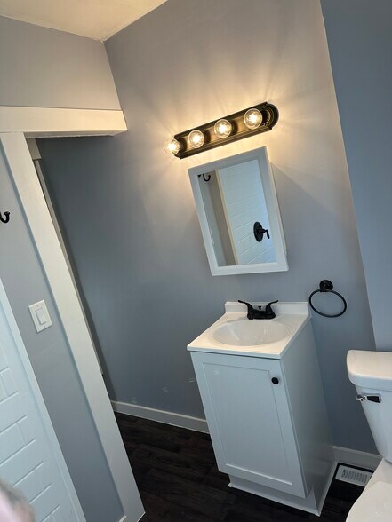 Bathroom - 1101 N 6th St