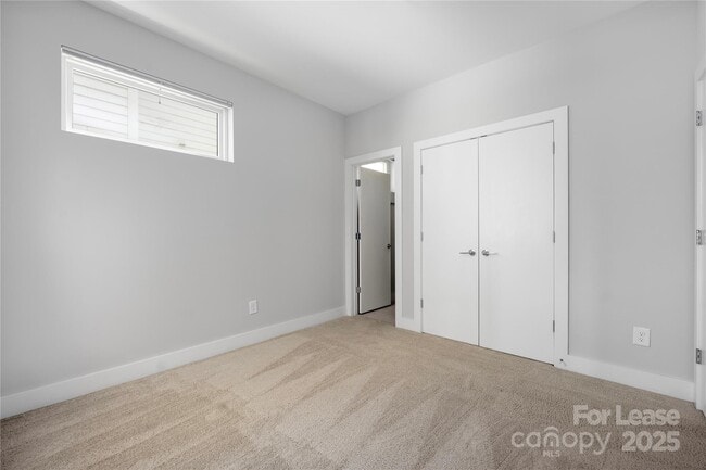 Building Photo - 1008 Westbrook Dr