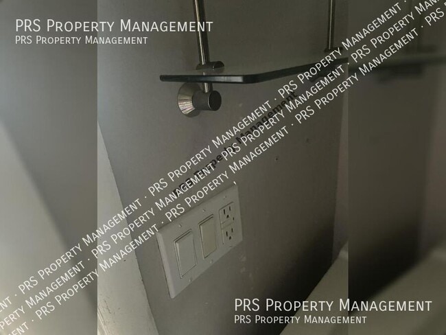 Building Photo - 922 S Acapulco Ln