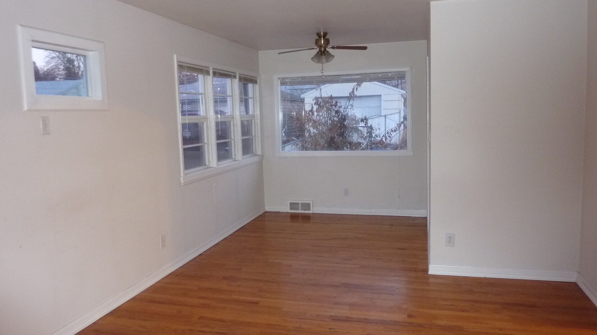 Building Photo - 3320 E 20th Ave