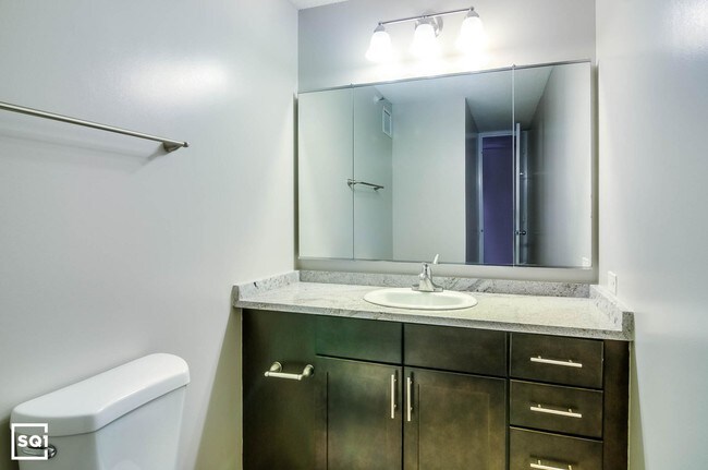 Building Photo - LAKESHORE EAST: Panoramic Views!