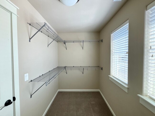 Building Photo - 2965 Yew Park Ln