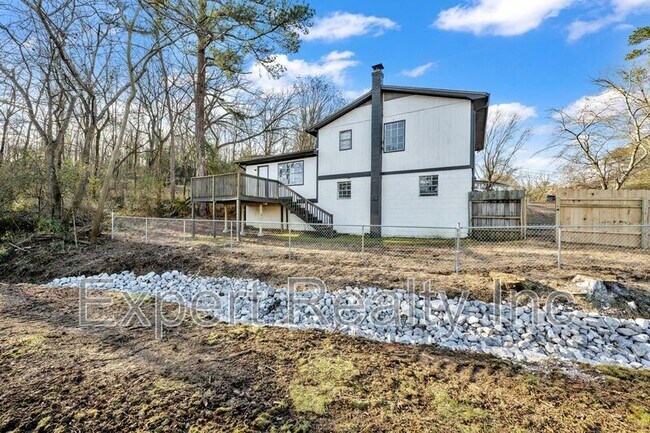 Building Photo - 624 Cresap Cir NE