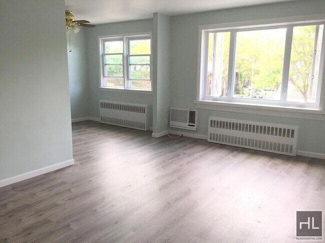 Building Photo - 19 AVENUE