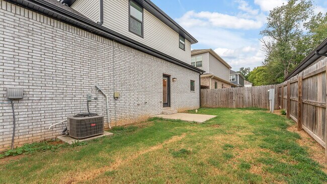 Building Photo - Welcoming Farmington Home Near Local Amenities