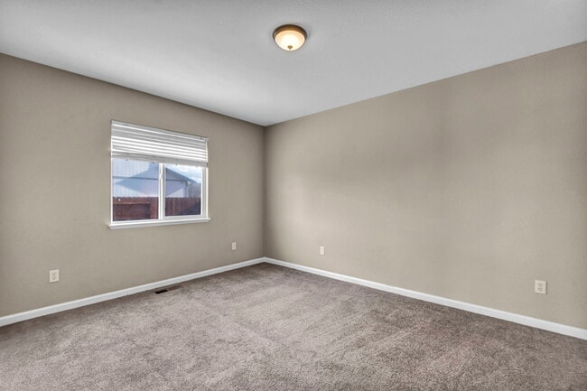 Building Photo - 17765 Oakview Ct