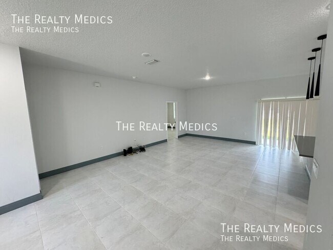 Building Photo - 2226 Rock Dr