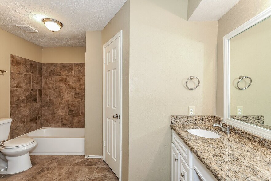 Building Photo - 6042 Beaconridge Dr