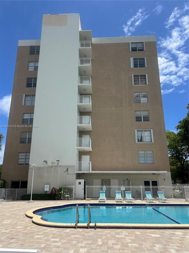 Building Photo - 1455 N Treasure Dr