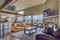 Building Photo - Buffalo Ridge - Spacious unit with Wifi, Covered Parking & Clubhouse