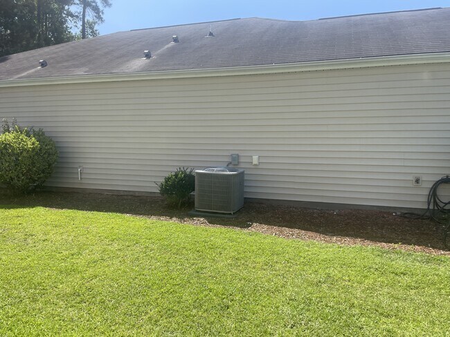 Building Photo - 1232 Midtown Village Dr