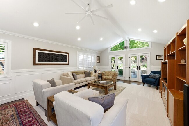 Building Photo - 2721 Wilshire Dr S
