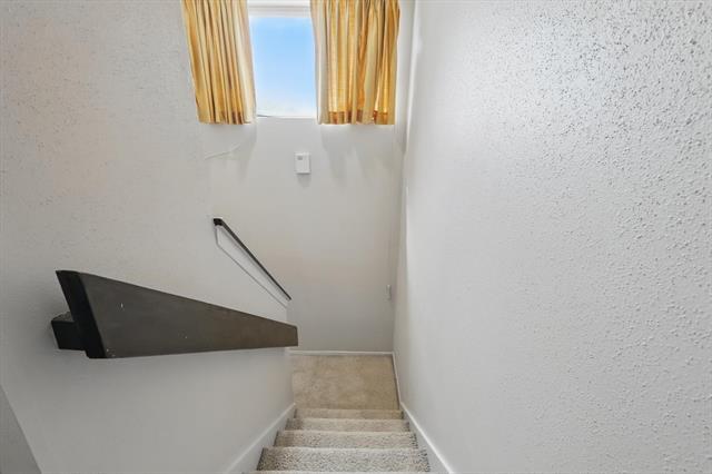 Building Photo - 2700 Stonehaven Ct