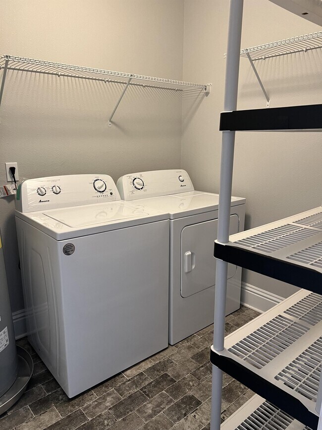 Building Photo - 120 Lance Ln