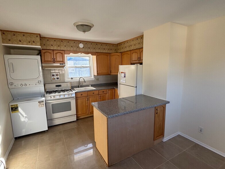 Building Photo - 119 Church St