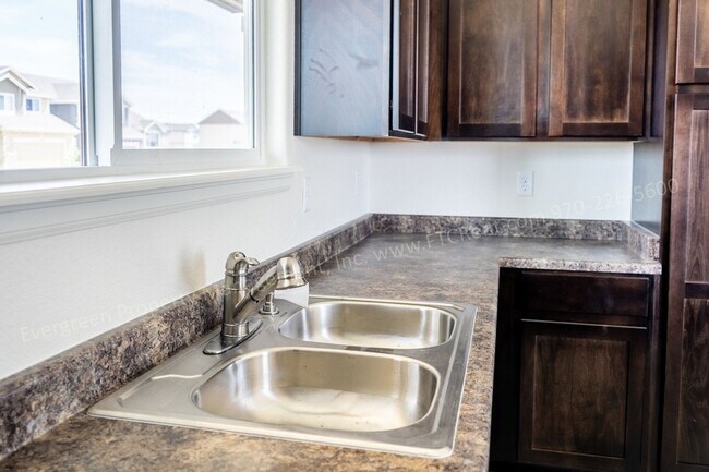 Building Photo - Gorgeous 4-Bed, 2.5 Bath Home in Windsor!