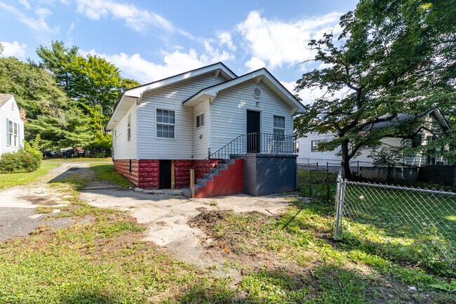 Building Photo - 3928 Porter Ave