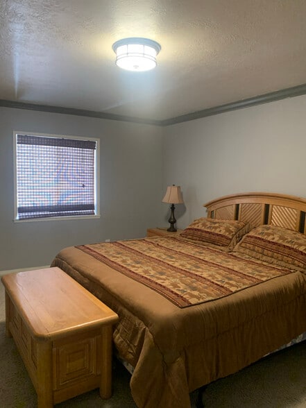 Building Photo - 1249 W Apache Ln