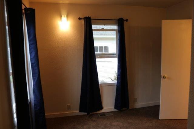 Building Photo - Near Sequoia Zoo and Park, Cozy 2/1 with l...