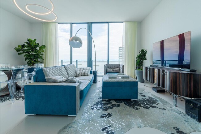 Building Photo - 501 NE 31st St