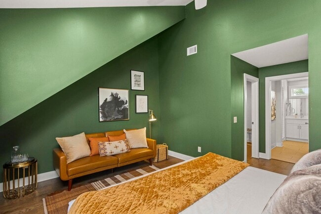 Building Photo - 4 BEDROOM, 5 BATH, 2-CAR GARAGE-