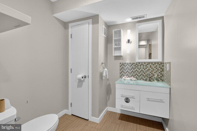 Building Photo - 1708 N 5th St