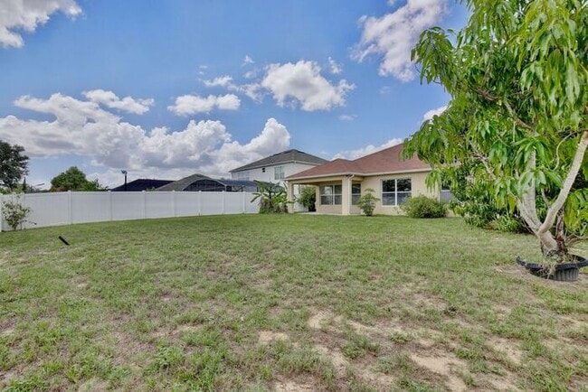Building Photo - Beautiful 3/2 Spacious Home with a Bonus Room and a Large Fenced Backyard in Southern Fields - Cl...