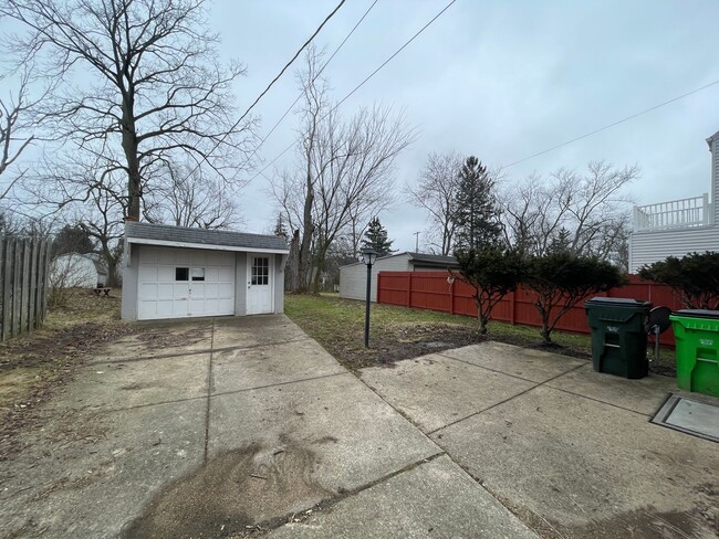 Building Photo - 52 Gould Ave