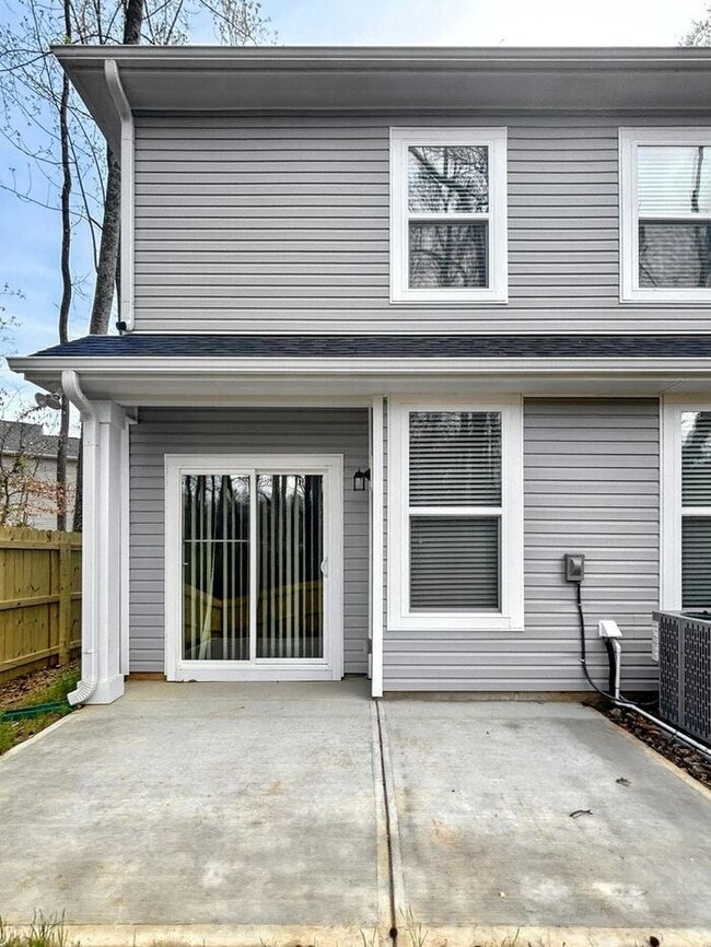 Building Photo - 2042 McDonald Dr