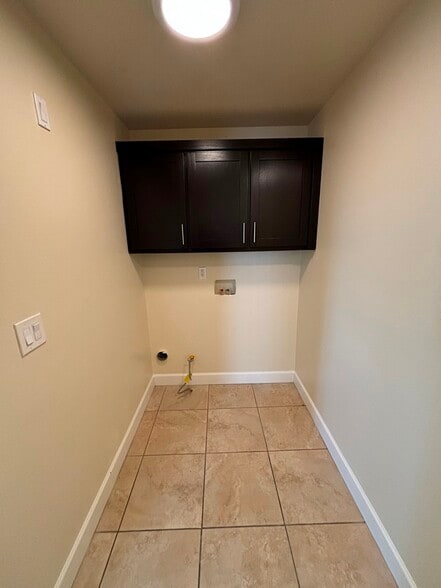 Building Photo - 428 W 109th Pl