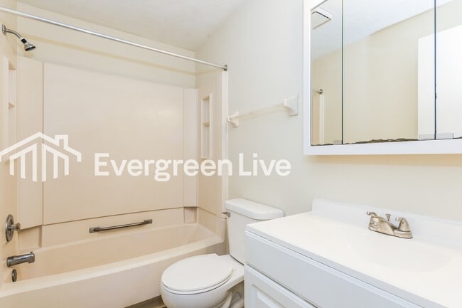 Building Photo - 2836 Miami Village Dr