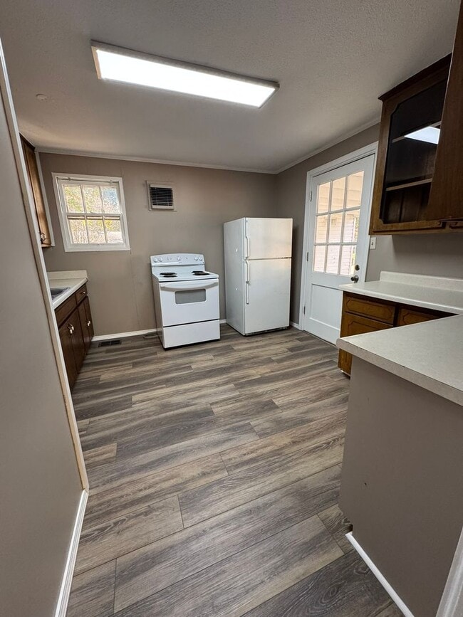 Building Photo - 1401 N Detroit Ave