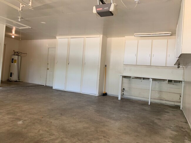 Building Photo - 701 Hybiscus Ln