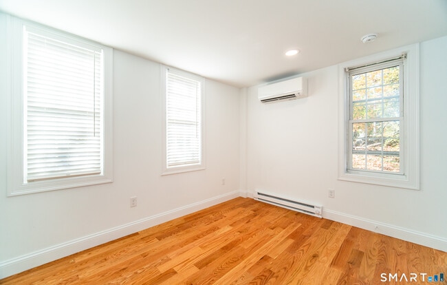 Building Photo - 1154 Poquonnock Rd