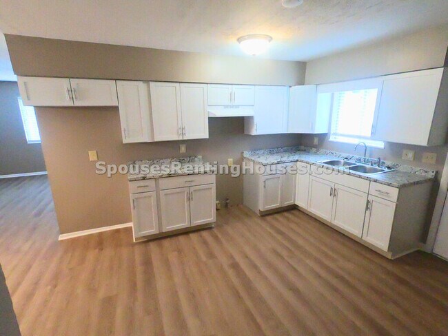 Building Photo - 1948 Dayton Ave