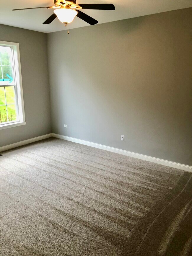 Building Photo - 24129 Walnut Cir