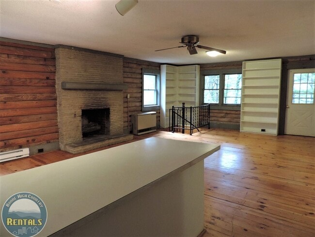 Building Photo - Log Home in Alpine Acres