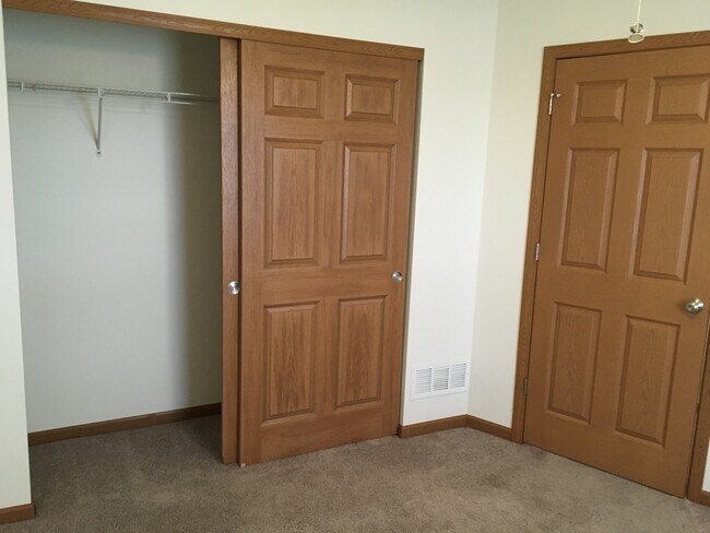 Building Photo - 2207 Shamrock Ln