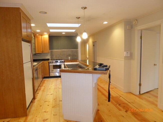 Building Photo - Beautiful 3 Bed 1 Bath Single Family House...