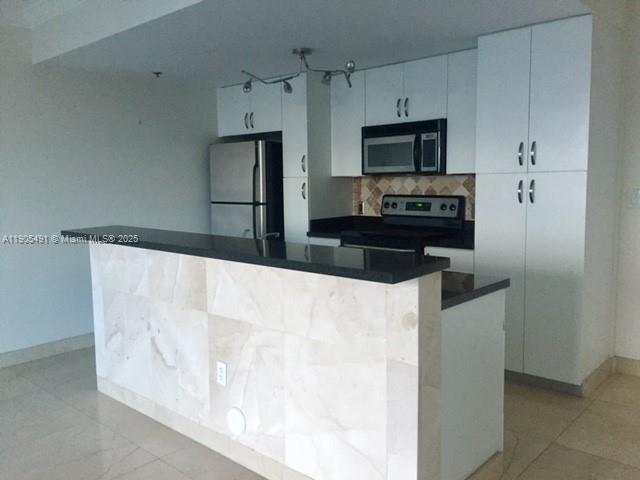 Building Photo - 1401 SW 22nd St